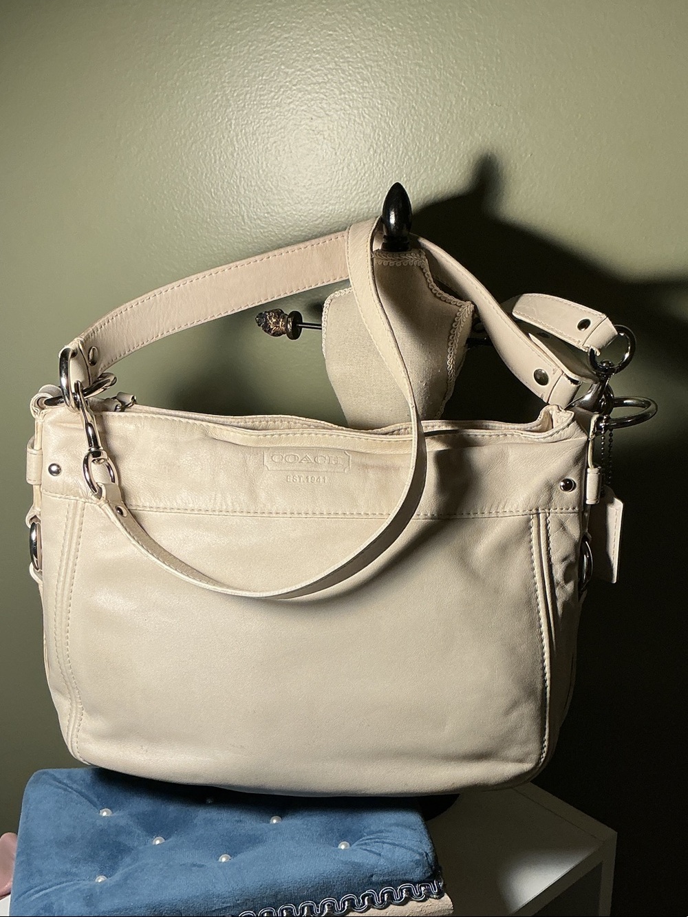 Coach Vintage Cream Leather Shoulder Bag Double Straps Polished Hardware